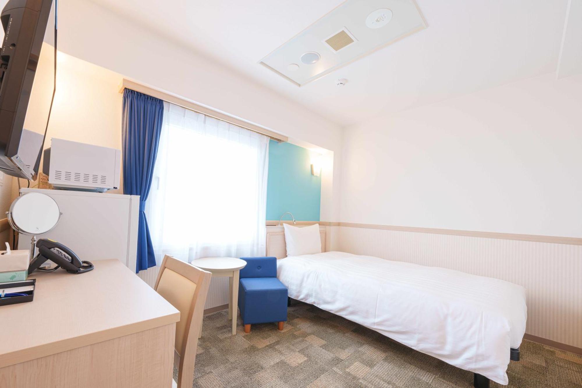 Toyoko Inn Osaka Hankyu Juso-Eki Nishi-Guchi No.2 Exterior photo